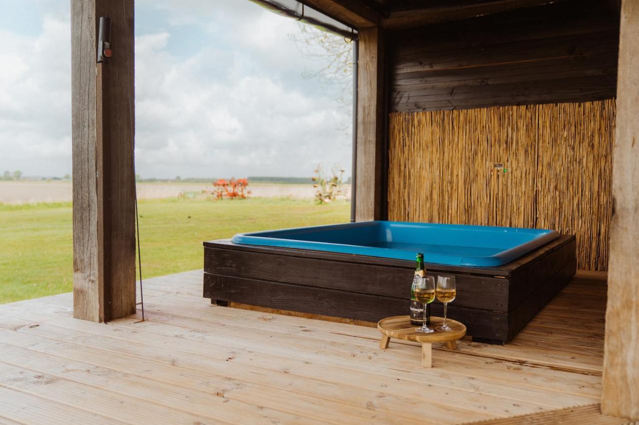 Villa Tiny Farm House Met Hot Tub. Menaldum Exterior foto